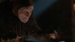 extant_GameOfThrones_2x05-TheGhostOfHarrenhal_2953