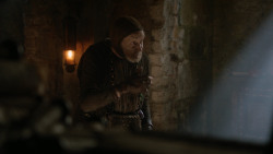 extant_GameOfThrones_2x05-TheGhostOfHarrenhal_3006
