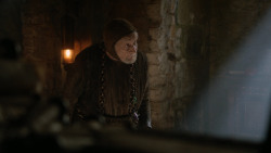extant_GameOfThrones_2x05-TheGhostOfHarrenhal_3010