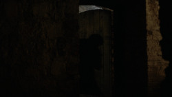 extant_GameOfThrones_2x05-TheGhostOfHarrenhal_3051