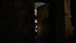 extant_GameOfThrones_2x05-TheGhostOfHarrenhal_3052