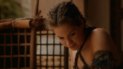extant_GameOfThrones_2x05-TheGhostOfHarrenhal_3291