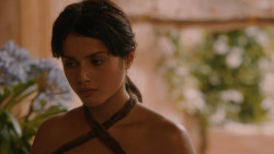 extant_GameOfThrones_2x05-TheGhostOfHarrenhal_3305