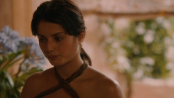 extant_GameOfThrones_2x05-TheGhostOfHarrenhal_3306