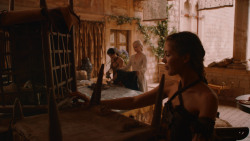 extant_GameOfThrones_2x05-TheGhostOfHarrenhal_3328