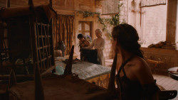 extant_GameOfThrones_2x05-TheGhostOfHarrenhal_3330