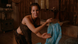 extant_GameOfThrones_2x05-TheGhostOfHarrenhal_3337