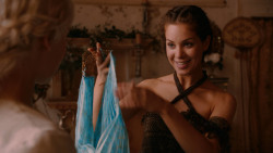 extant_GameOfThrones_2x05-TheGhostOfHarrenhal_3351