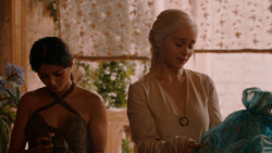 extant_GameOfThrones_2x05-TheGhostOfHarrenhal_3353