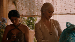 extant_GameOfThrones_2x05-TheGhostOfHarrenhal_3354