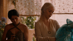 extant_GameOfThrones_2x05-TheGhostOfHarrenhal_3356