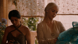 extant_GameOfThrones_2x05-TheGhostOfHarrenhal_3358