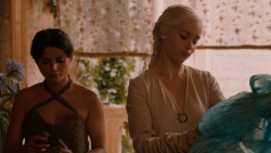extant_GameOfThrones_2x05-TheGhostOfHarrenhal_3360