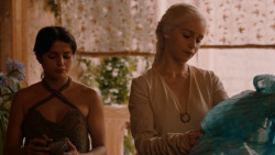 extant_GameOfThrones_2x05-TheGhostOfHarrenhal_3361