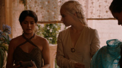 extant_GameOfThrones_2x05-TheGhostOfHarrenhal_3366