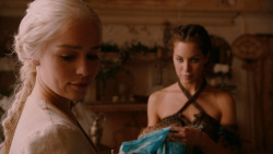 extant_GameOfThrones_2x05-TheGhostOfHarrenhal_3369