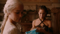 extant_GameOfThrones_2x05-TheGhostOfHarrenhal_3370
