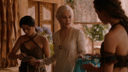 extant_GameOfThrones_2x05-TheGhostOfHarrenhal_3376