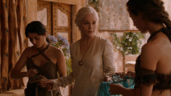 extant_GameOfThrones_2x05-TheGhostOfHarrenhal_3377