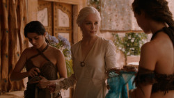 extant_GameOfThrones_2x05-TheGhostOfHarrenhal_3378