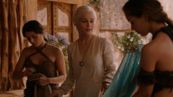 extant_GameOfThrones_2x05-TheGhostOfHarrenhal_3380