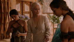 extant_GameOfThrones_2x05-TheGhostOfHarrenhal_3381