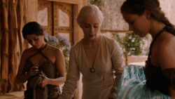 extant_GameOfThrones_2x05-TheGhostOfHarrenhal_3382