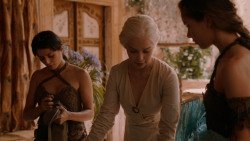 extant_GameOfThrones_2x05-TheGhostOfHarrenhal_3383