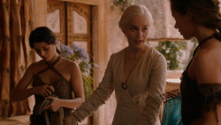 extant_GameOfThrones_2x05-TheGhostOfHarrenhal_3386