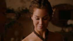 extant_GameOfThrones_2x05-TheGhostOfHarrenhal_3390