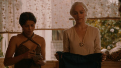 extant_GameOfThrones_2x05-TheGhostOfHarrenhal_3402