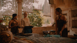 extant_GameOfThrones_2x05-TheGhostOfHarrenhal_3408