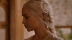 extant_GameOfThrones_2x05-TheGhostOfHarrenhal_3417