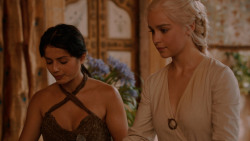 extant_GameOfThrones_2x05-TheGhostOfHarrenhal_3427