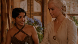 extant_GameOfThrones_2x05-TheGhostOfHarrenhal_3428