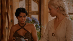 extant_GameOfThrones_2x05-TheGhostOfHarrenhal_3431