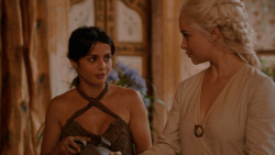 extant_GameOfThrones_2x05-TheGhostOfHarrenhal_3432