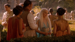 extant_GameOfThrones_2x05-TheGhostOfHarrenhal_3488