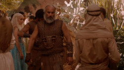 extant_GameOfThrones_2x05-TheGhostOfHarrenhal_3574