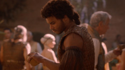 extant_GameOfThrones_2x05-TheGhostOfHarrenhal_3584