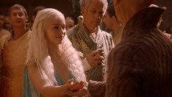 extant_GameOfThrones_2x05-TheGhostOfHarrenhal_3626
