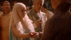 extant_GameOfThrones_2x05-TheGhostOfHarrenhal_3627