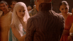extant_GameOfThrones_2x05-TheGhostOfHarrenhal_3629