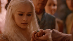 extant_GameOfThrones_2x05-TheGhostOfHarrenhal_3640