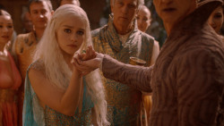 extant_GameOfThrones_2x05-TheGhostOfHarrenhal_3661