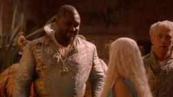 extant_GameOfThrones_2x05-TheGhostOfHarrenhal_3709
