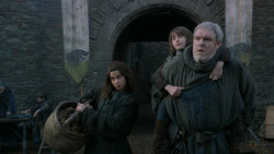 extant_GameOfThrones_2x05-TheGhostOfHarrenhal_4379