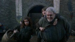 extant_GameOfThrones_2x05-TheGhostOfHarrenhal_4382