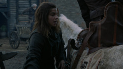 extant_GameOfThrones_2x05-TheGhostOfHarrenhal_4405