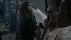 extant_GameOfThrones_2x05-TheGhostOfHarrenhal_4406